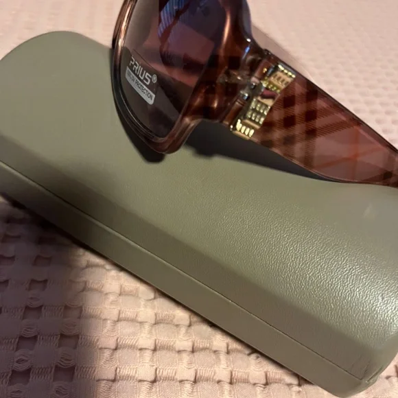 Sunglasses - Picture 3 of 5